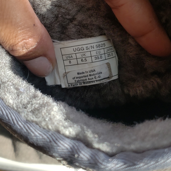 Women Classic Short Uggs - Picture 4 of 6